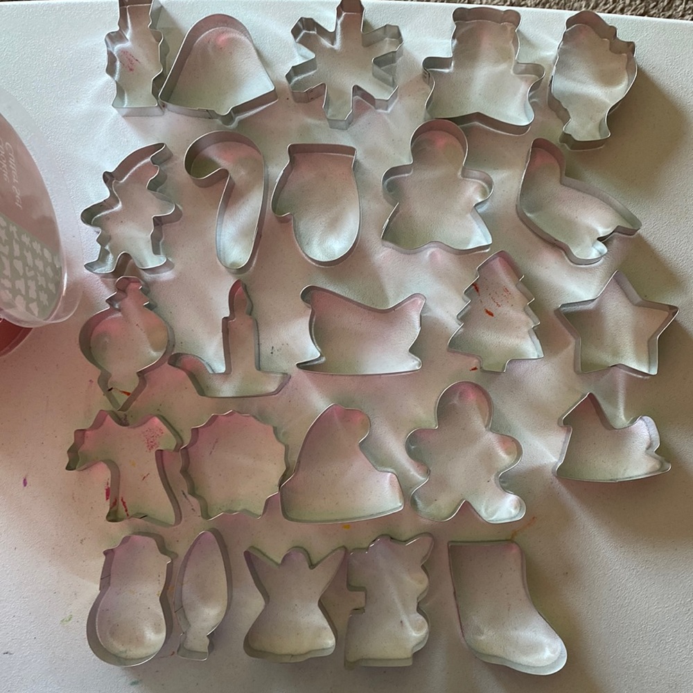 New Wilson Cookie Cutter Set (25 cutters)